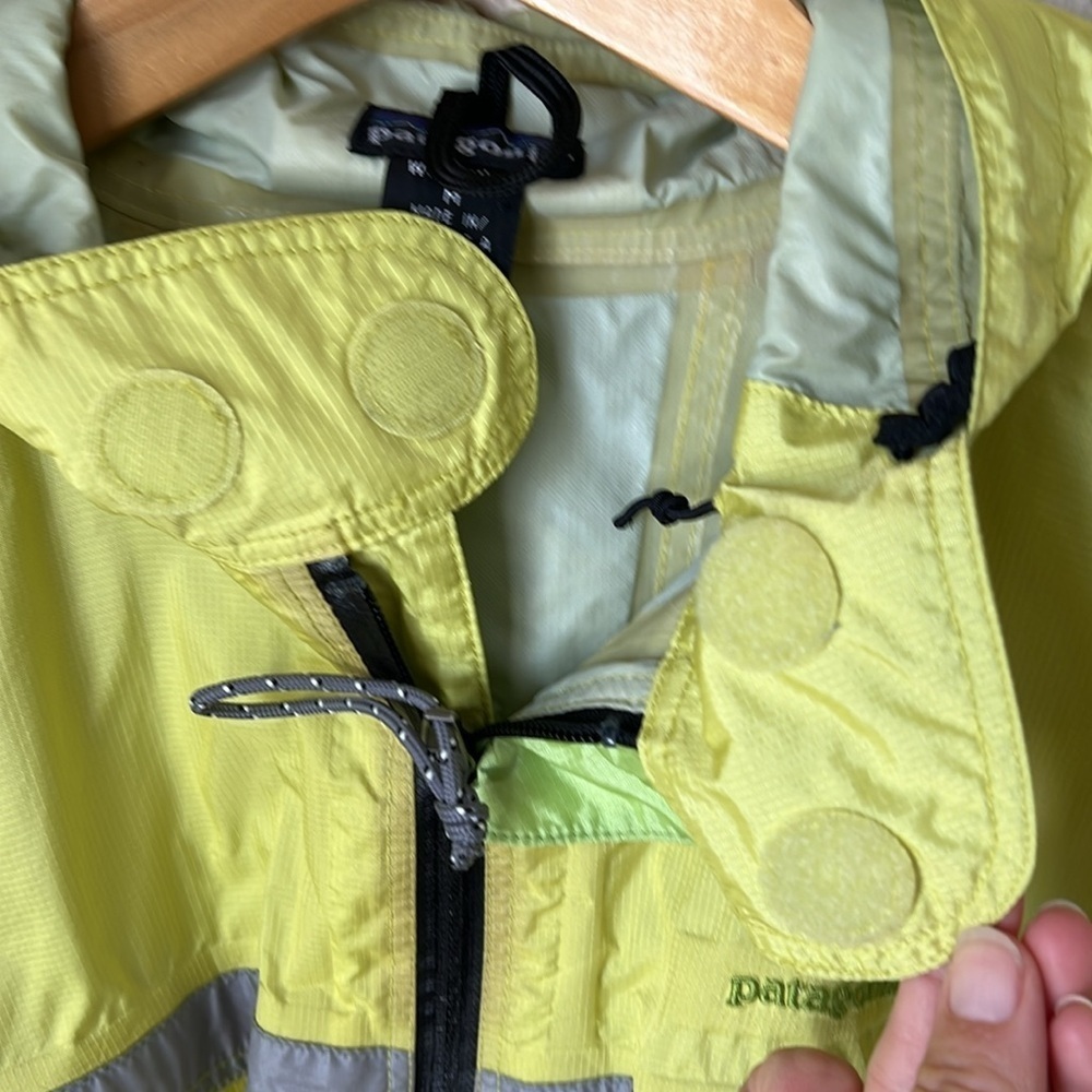 Patagonia neon yellow weatherproof jacket - Picture 9 of 12